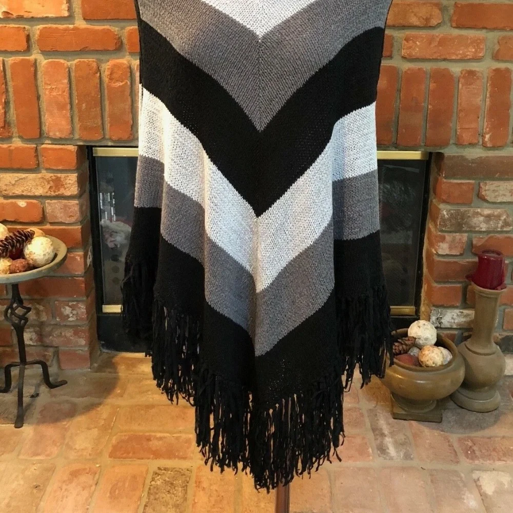 Vintage Nlavk Gray/s Fringe Knit Poncho Shawl Cape